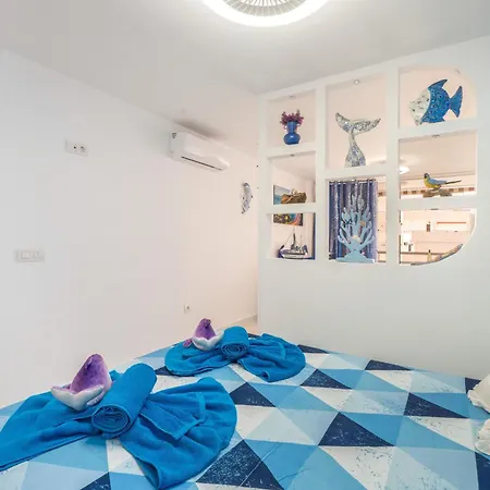 Sissy Apartment *